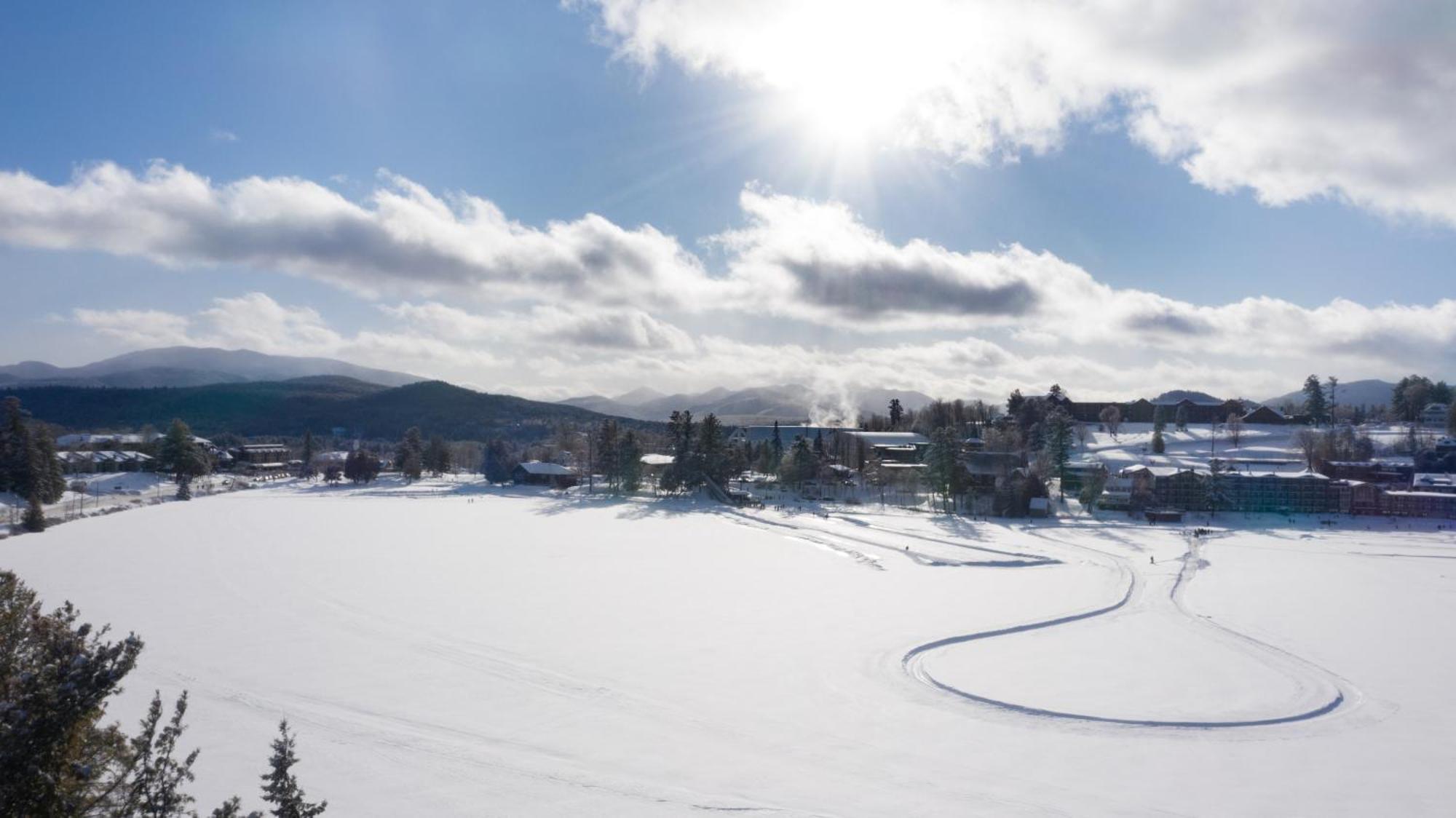 Lake Placid Inn: Main Street Esterno foto